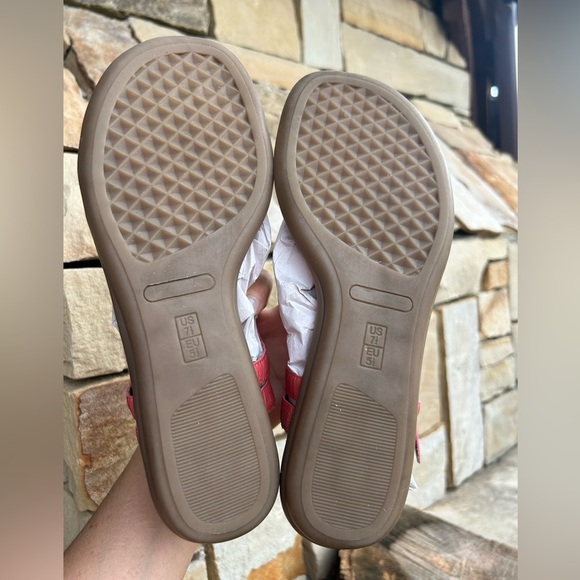 AEROSOLES Orange Sandals with T-Strap Design & gold square accents Sz-7.5.   N - Picture 9 of 9